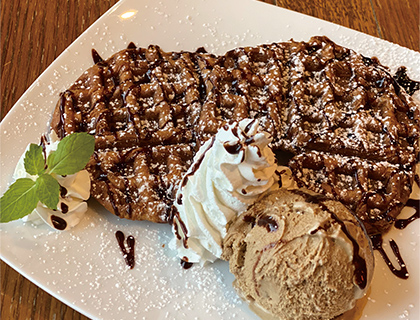 珈琲アイス × チョコレートソース